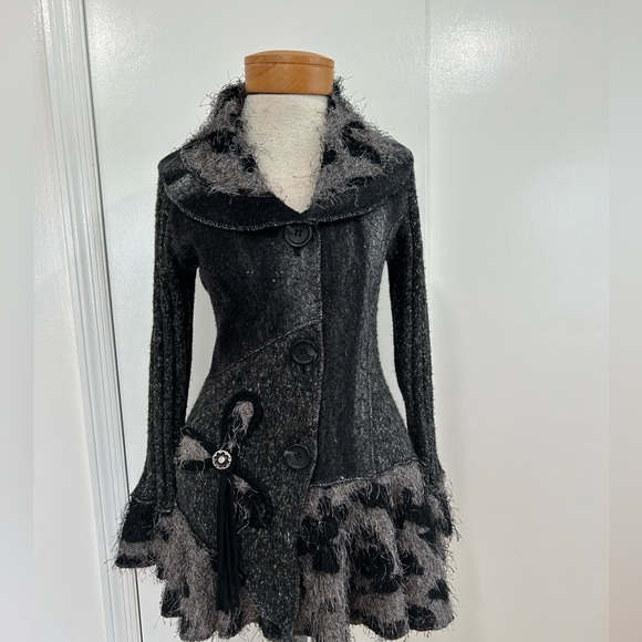 Roz & Ali Sequin Metallic Sweater Animal Print Flower Ruffle Unique Sweater - Picture 1 of 10